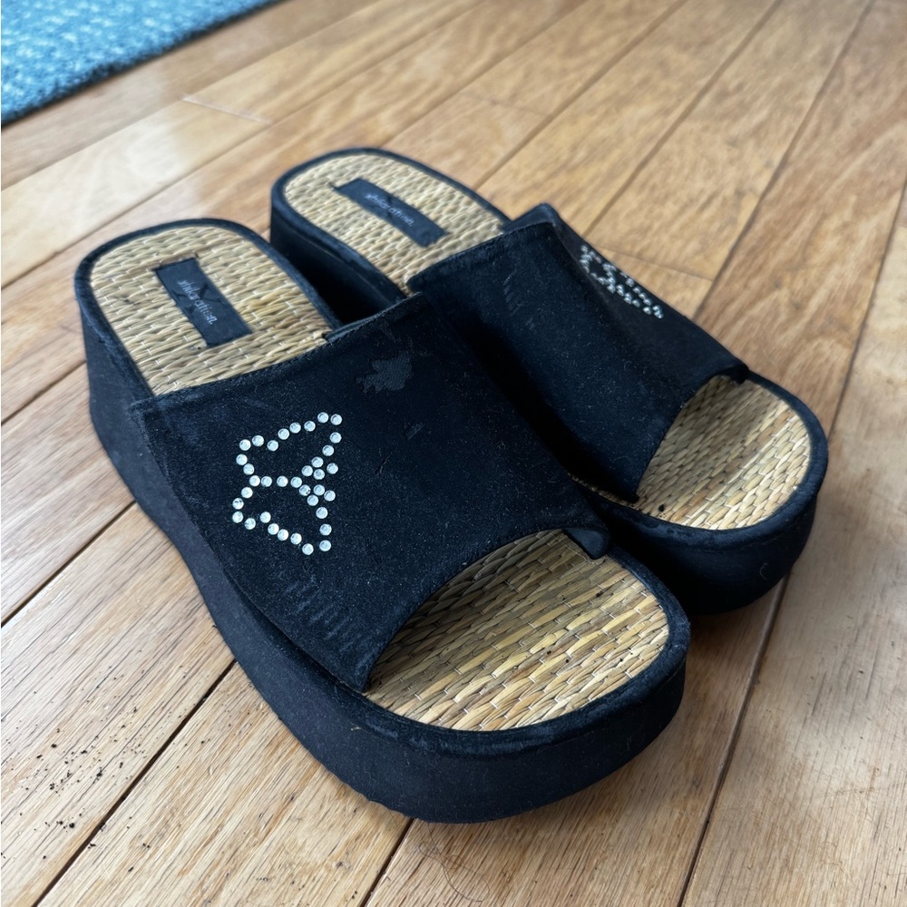 Vintage Y2K Black Platform Slide Sandals w/ Rhinestone Butterfly – 2.5” Platform